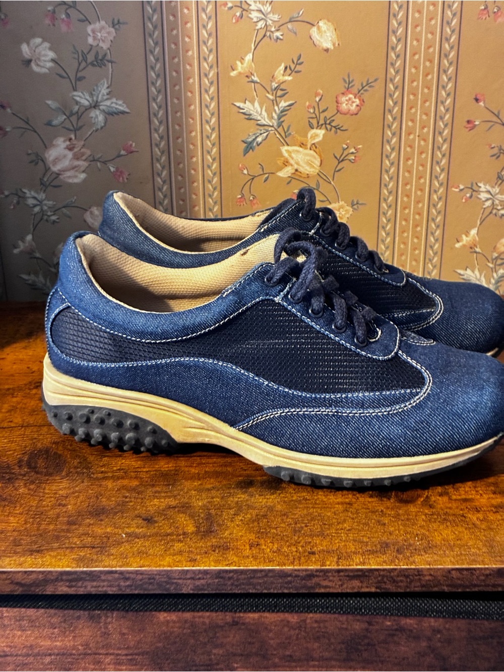 Woman Casual Denim Lace-Up Sneakers in Navy